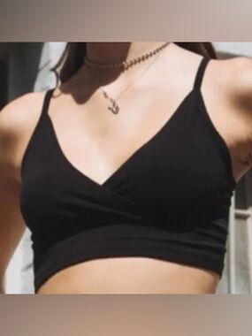 Brandy Melville Black V-Neck Cropped Tank Top